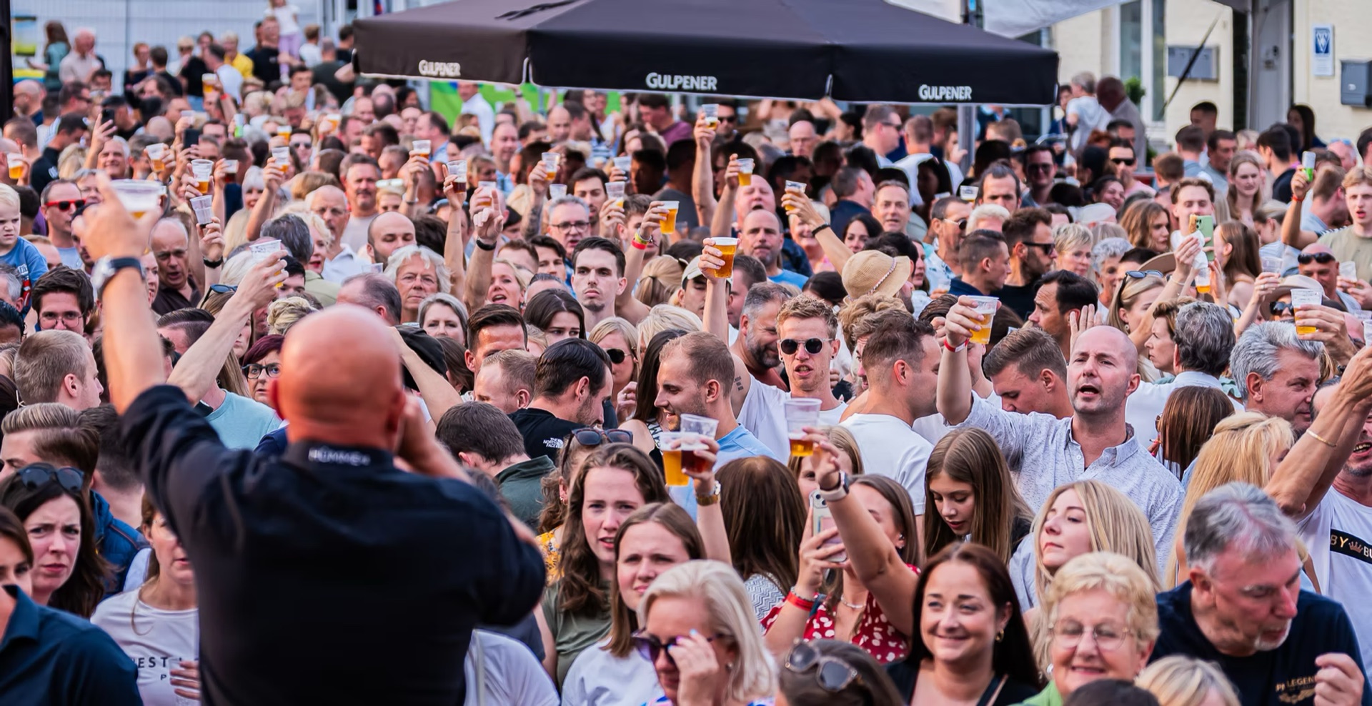 Proosten op de Gulpener Bierfeesten